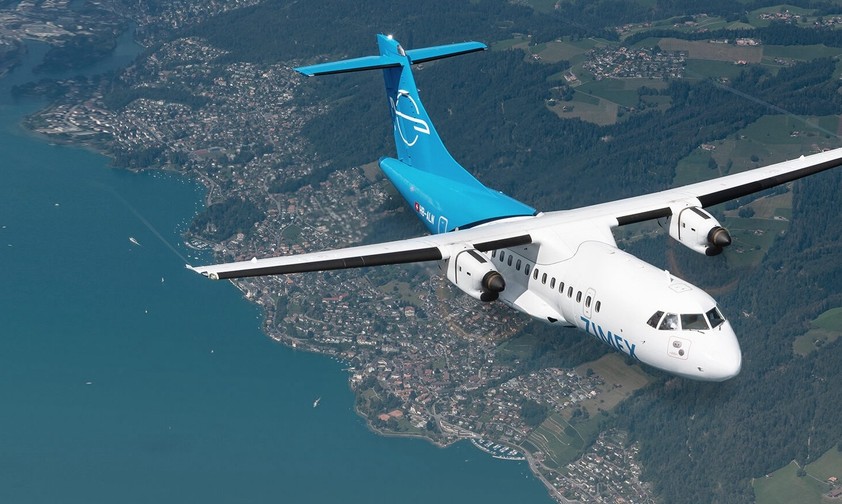 ATR 42 von Zimex Aviation: Die Airliner fliegt durch Turbulenzen.