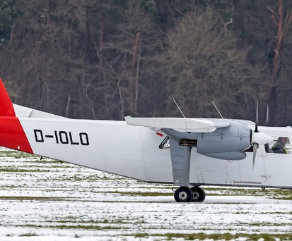 Flugplatz Uetersen/Heist: Die Britten-Norman BN-2 Islander mit dem Kennzeichen D-IOLO ...