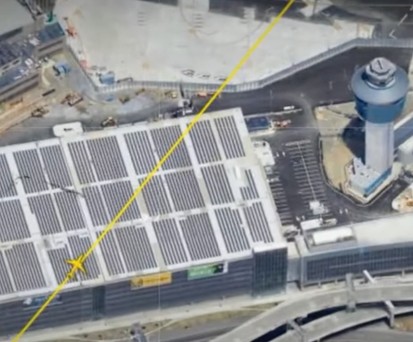 Boeing 737 kommt Tower in New York gefährlich nahe