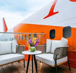 Terrasse mit schönem Ausblick: 18 Zimmer und Suiten befinden sich in den zwei Boeing 747.