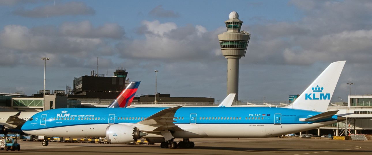 Boeing 787 von KLM in Amsterdam: Sieben Dreamliner mussten am Boden bleiben.