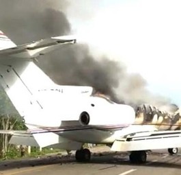 Hawker 700 von vermutlichen Drogenschmugglern: Fliehende Besatzung zündete den Jet an.