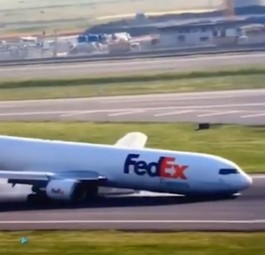 Boeing 767 von Fedex landet ohne Bugfahrwerk
