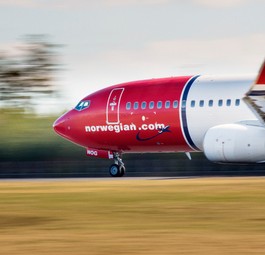 Norwegian stellt in ihren Boeing 737-800 unbegrenzt kostenloses Wifi zur Verfügung. Laut Homepage der Airline gibt es den Service derzeit allerdings noch nicht in den Boeing 737 Max.