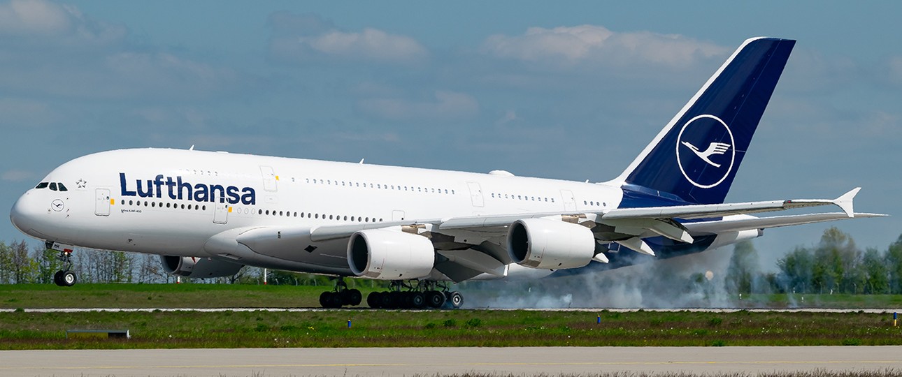 Reaktivierung: Ein Lufthansa A380 bei Trainingsflügen in Leipzig.