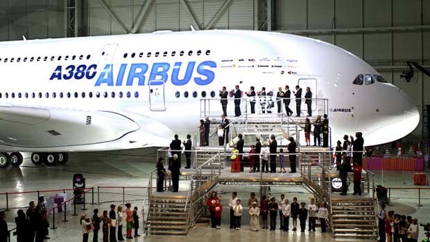 Nach vier Jahren Konstruktions- und einem Jahr Bauzeit war MSN001 fertig. Am 18. Januar 2005 wurde der erste A380 zum ersten Mal der Öffentlichkeit präsentiert.