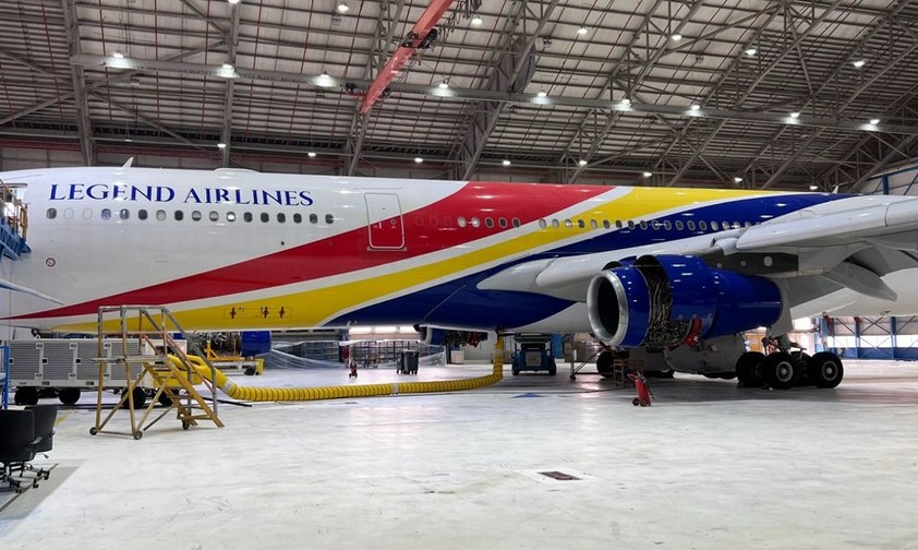 Der zweite Airbus A340-300 von Legend Airlines: Flog vorher für Air Belgium, ebenso wie ...