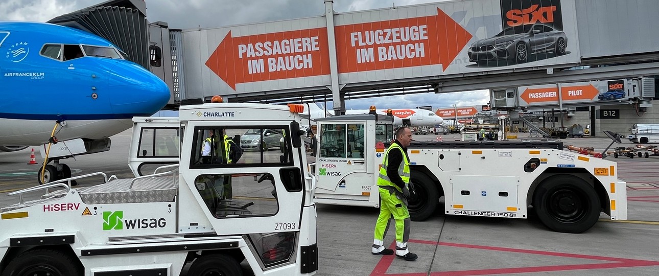 Ein elektrisches Zug- und Pushbackfahrzeug  BER: Wisag will den Fuhrpark bis 2030 umstellen.