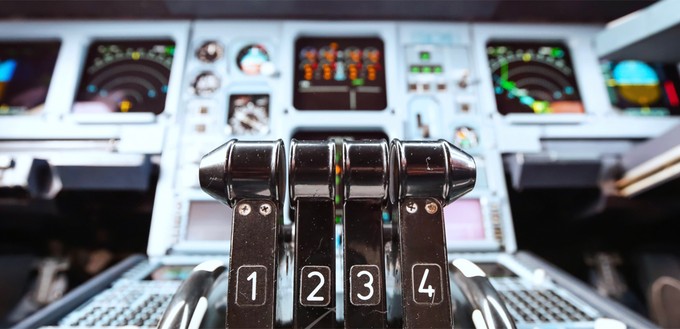 Cockpit eines Airbus A340: Vierstrahler gelten heute als ineffizient.