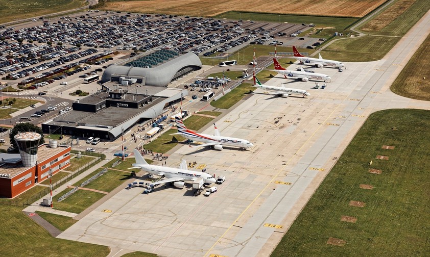 Flughafen Brünn aus der Luft: Die Region sucht eine Airline, die regelmäßig nach Frankfurt fliegt.
