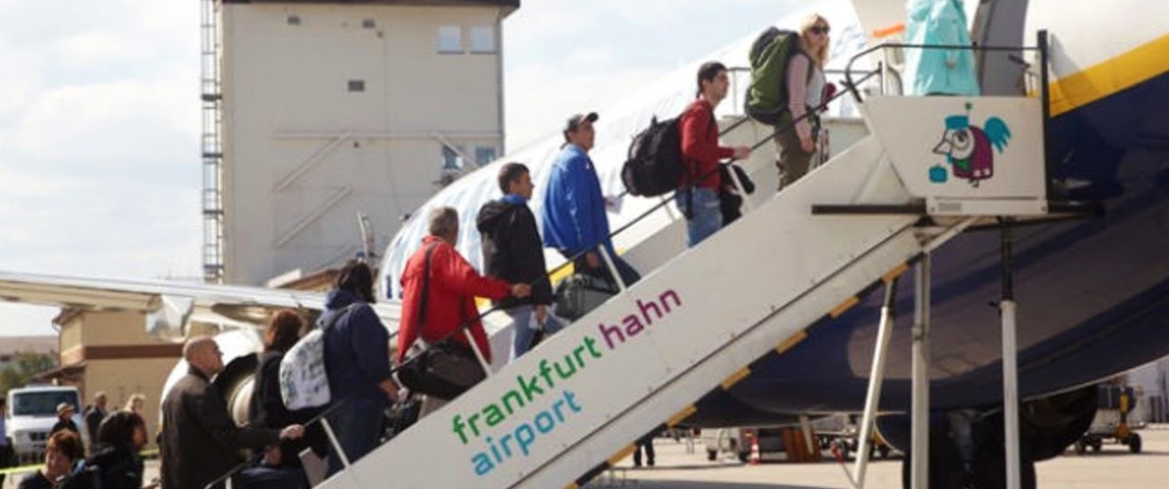 Passagiere in Frankfurt Hahn: Wie lange der Betrieb noch laufen kann, ist unklar.