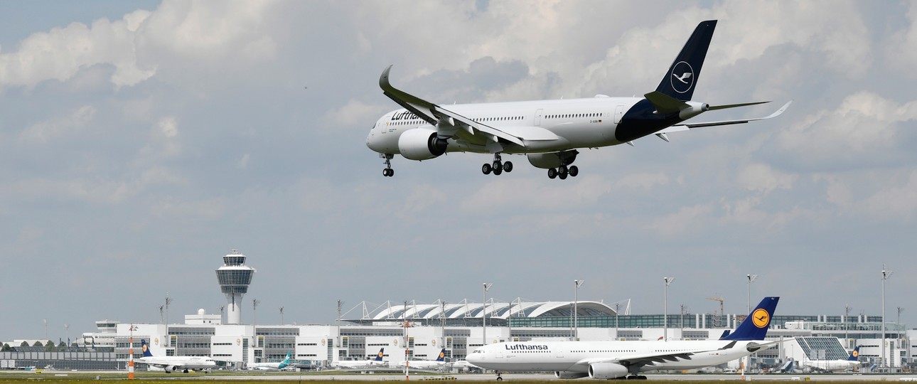 Bei der Landung in München: Airbus A350 von Lufthansa.