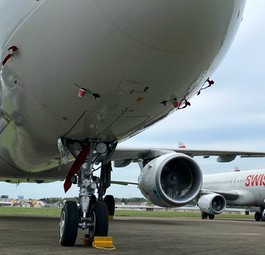 Parked Swiss Jets in Dübendorf: They're heading back to the base.