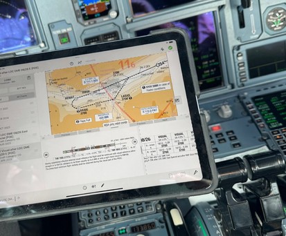 Tablet, hier in einem Eurowings-Cockpit: Gehört für viel Pilotinnen und Piloten zur Ausstattung.