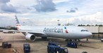 Airbus A330-300 von American Airlines: Anfang des Jahres besaß die Fluglinie neun Exemplare, die sie hauptsächlich auf Transatlantik-Routen einsetzte, sowie auf wenigen Inlandsflügen. Die Flugzeuge wurden ab dem Jahr 2000 an US Airways geliefert, ehe American Airlines mit Fluglinie 2013 fusionierte.