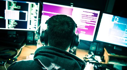 Hacker vor seinem Computer: In den USA warnt dass FBI die Luftfahrtbranche.
