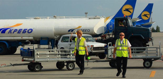 Jets von Ukraine International am Flughafen Kiew: Die Airlines ist in einer schwierigen Lage.