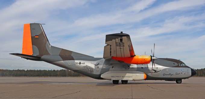 Die Transall C-160 mit dem militärischen Kennzeichen 50+40 ...