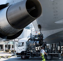 lufthansa betakung boeing 747 400 01