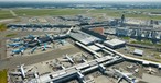 Der Flughfen Schiphol: Der Airport will im großen Stil Gras verkaufen, das hilft dem Flughafen, seine Ziele einzuhalten.