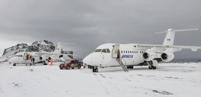 BAe 146-200 von DAP in der Antarktis: Die Maschine ...