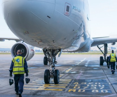 Flugzeug am Flughafen Lissabon: Treibstoff kann nicht mehr geliefert werden