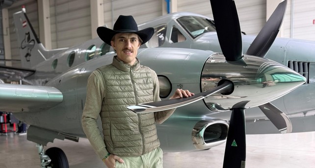 alex toril cowboy air 01