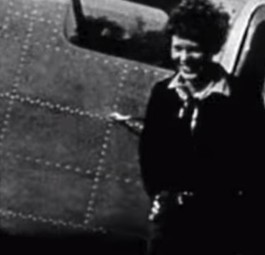 [embed]https://www.youtube.com/watch?v=EWt4wAuktvI[/embed]

Flugpionierin Amelia Earhart kurz vor der Expedition, von der sie nie zurückkehren sollte.
Quelle: youtube.com/<a href="https://www.youtube.com/watch?v=EWt4wAuktvI" target="_blank">mashable</a>