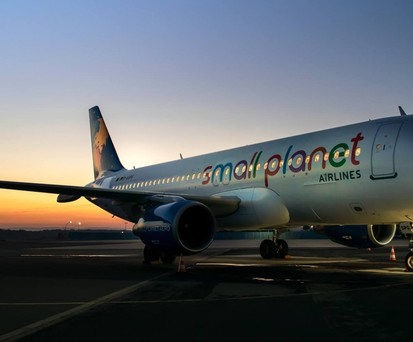 Flieger von Small Planet Airlines: Ein neuer Geldgeber ist da.