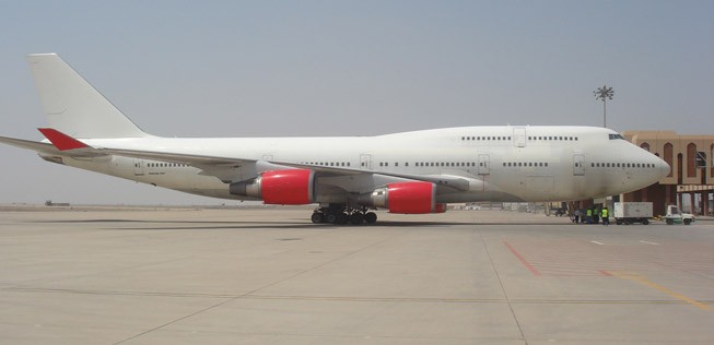 Iraqi Airways Boeing 747 am Basra Airport (April 2011).