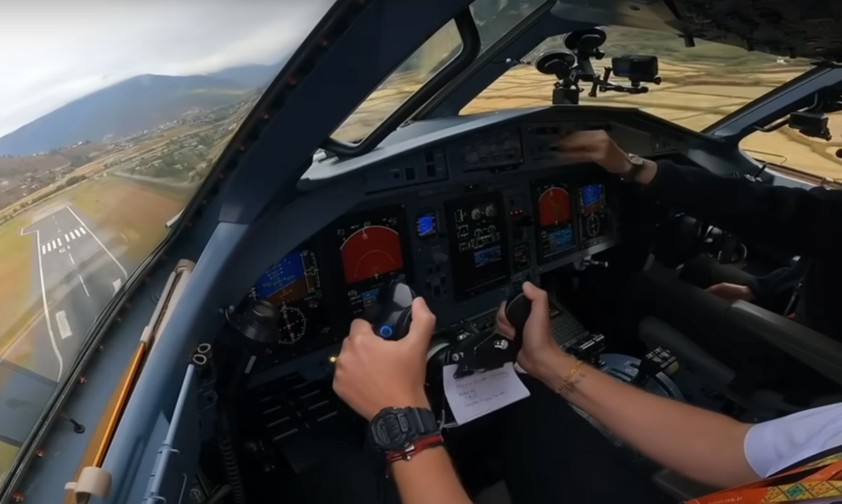 atr 42 600 druk air bhutan cockpit