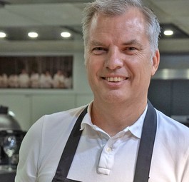 Kapitän Folkert Stikvoort: Siegte beim internen Kochwettbewerb von KLM ...