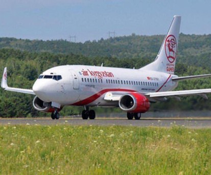 Boeing 737-500 von Air Kyrgyzstan: Hat zurzeit einen Triebswerksschaden.