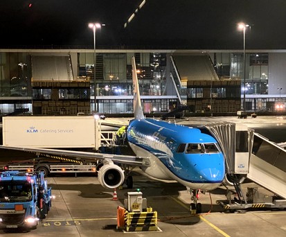 Umsteigen von der Lang- auf die Kurzstrecke in Amsterdam: Viele Flieger, viele Ziele.