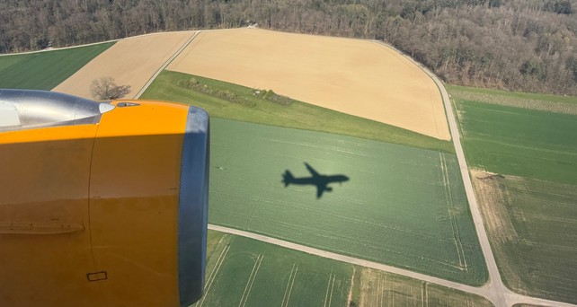 Airbus A320 von Condor im Anflug auf Zürich: Neu auch Städteflüge.