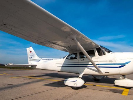 Privatflugzeug: Vor dem Start ist eine genaue Kontrolle wichtig.