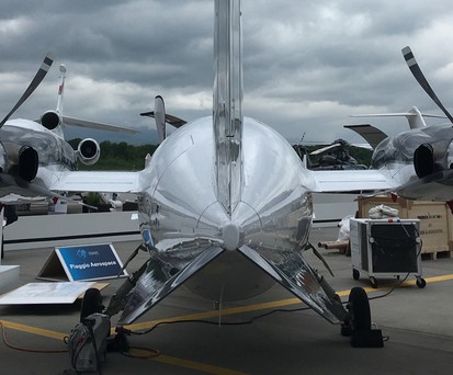 P-180 Avanti Evo bei der Messe Ebace in Genf: Die Propeller des Piaggio-Fliegers zeigen nach hinten.