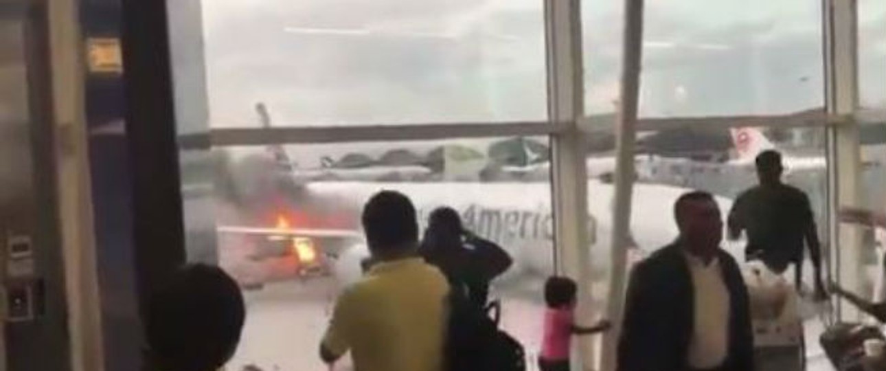 Video vom Flughafen Hong Kong: Der Fahrer wurde verletzt.