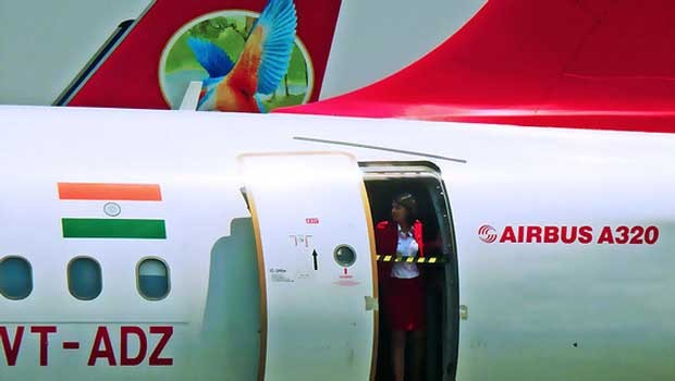 Kingfisher Airlines: Die indische Fluglinie wollte ebenfalls ihre Flotte (im Bild ein A320) erweitern und auf der Langstrecke wachsen. Sie orderte 2005 fünf A380 plus fünf Optionen. Im Oktober 2012 stellte sie den Flugbetrieb wegen massiven Verlusten ein.