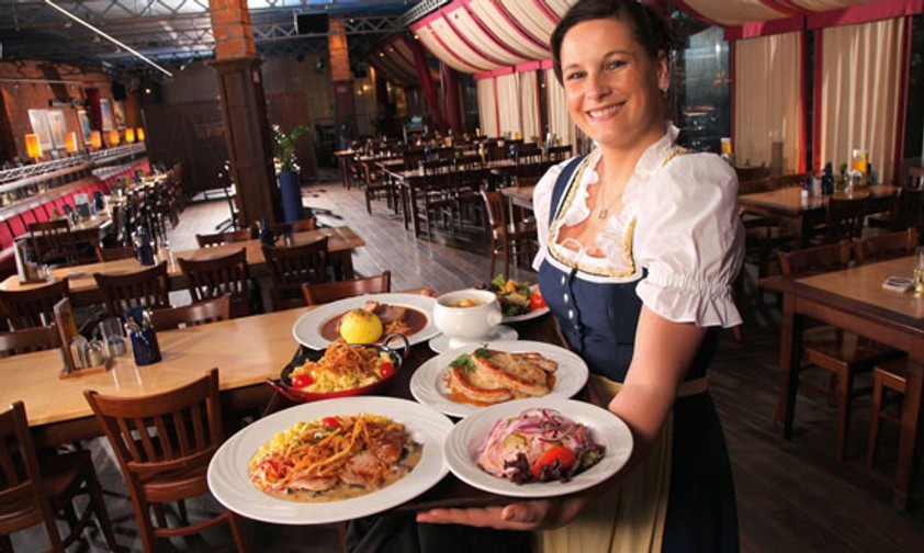 Rang 5: Airbräu, München. Es ist Europas einzige Flughafen-Brauerei mitsamt Biergarten. Dort gibts typisch bayerische Gerichte von der Weisswurst bis Hendl.