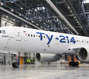Tu-214 in einer Halle: S7 Airlines steht kurz vor der Bestellung von 100 Exemplaren.