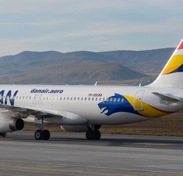 dan air airbus a320 rollen piste 1