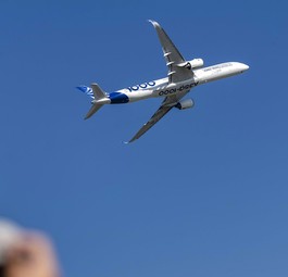 Airbus A350: Dank angepassten Notrutschen finden mehr Passagiere Platz