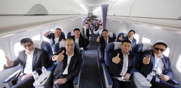 Vertreter der Regierung, von China Eastern Airlines, China Aircraft Leasing), SPDB Financial Leasing und der Shanghai Airport Authority sowie der Medien waren an Bord.