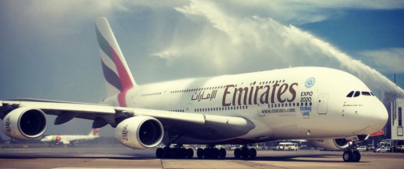 Airbus A380 von Emirates in Düsseldorf.