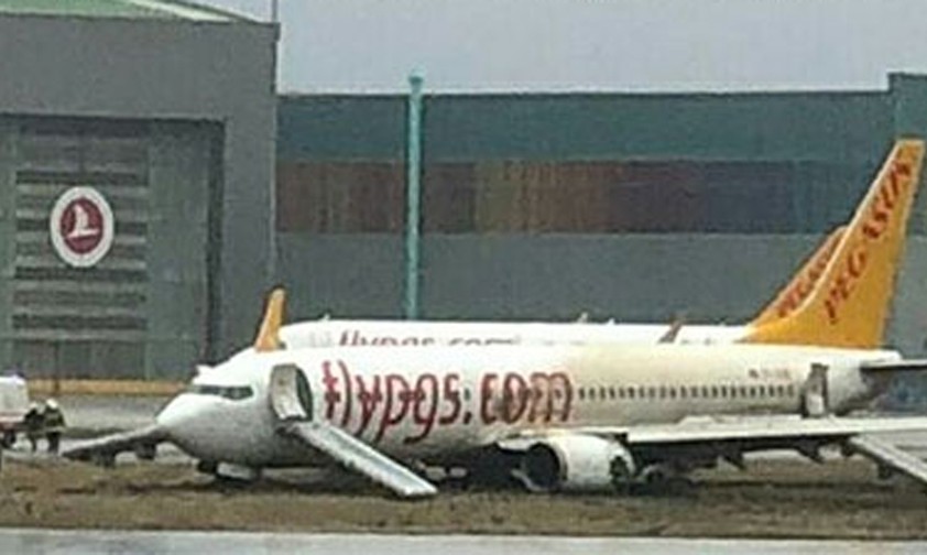Boeing 737 rutscht in Istanbul von der Landebahn