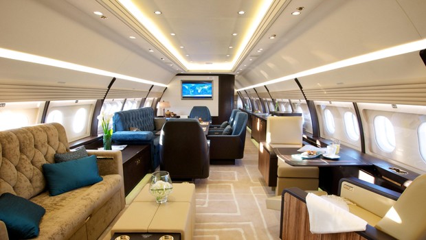 ... und zeigt den Businessjet A319 ACJ.