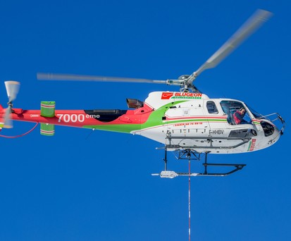 Der Retter an der Arbeit. Der Airbus Helicopters H125 ...
