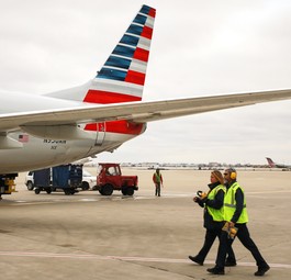 Jet von American Airlines: Mehr neue Flieger sollen her.