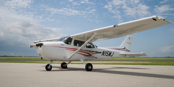 Die Cessna Skyhawk in neuer Lackierung.